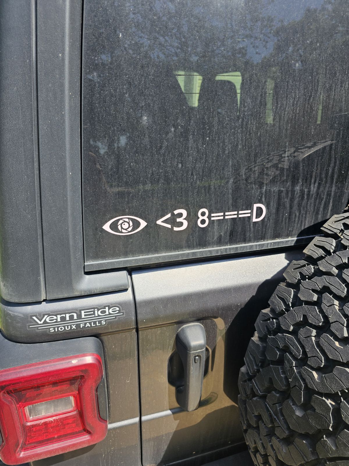 Eye <3 8===D Decal